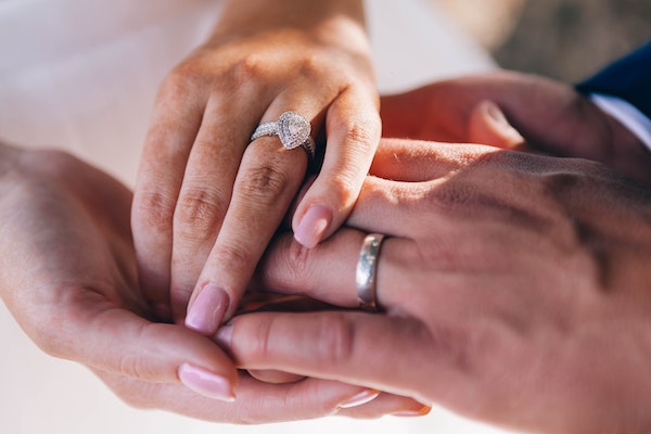 如何有效挽回老公的心：5个实用策略修复婚姻危机